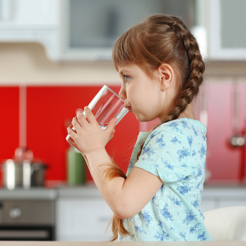 ACQUA LISCIA E/O FRIZZANTE BUONA DA BERE